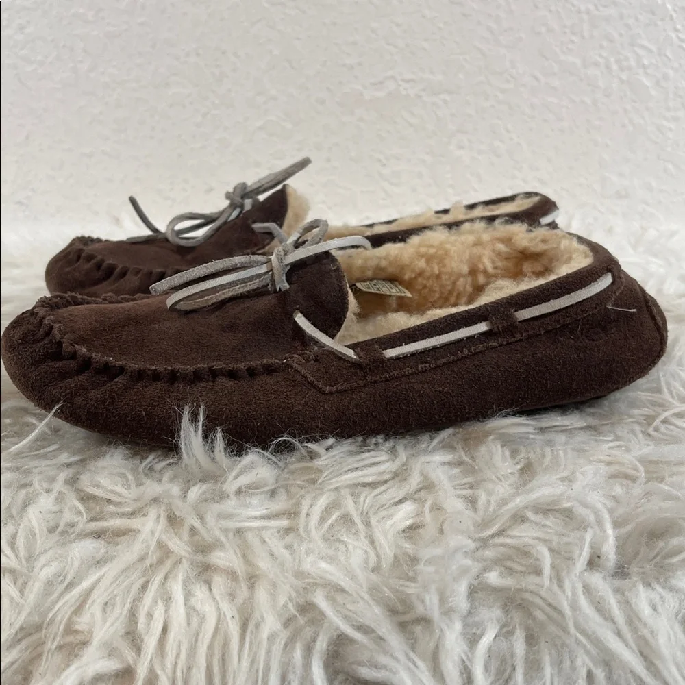 UGG AUSTRALIA DAKOTA 5133 SUEDE LEATHER SIZE 8 BROWN MOCCASIN SLIP ON SLIPPERS - Picture 6 of 11